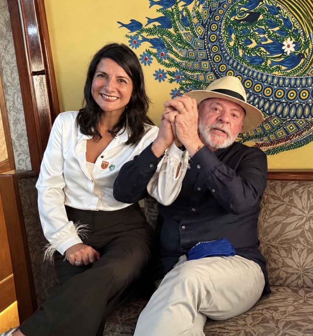 IreneVelezT's tweet photo. Vamos Brasil 🇧🇷✊🏾Vamos Lula

                  Porque ni Brasil 
                 ni América Latina
  
caben en el patio trasero de nadie. https://t.co/0PSkBECGL6