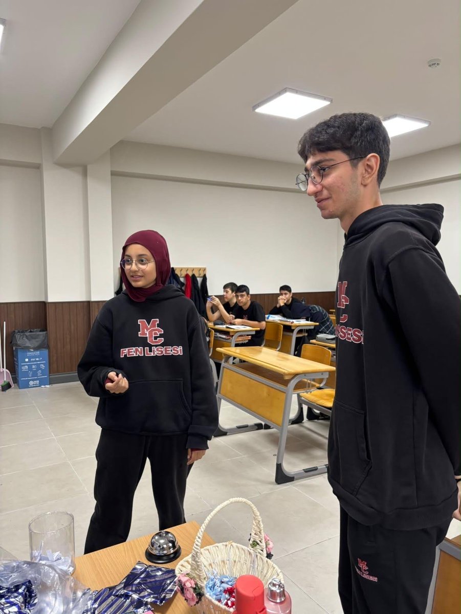 mcfenlisesi's tweet photo. Kutlu doğum haftası kapsamında sınıflarda ödüllü kısa bilgi yarışı yapıldı. Tüm öğrencilerimizin katılımı ile gerçekleşen etkinlikte emek veren öğrencilerimize teşekkür ederiz. https://t.co/E2CQa9P6AK