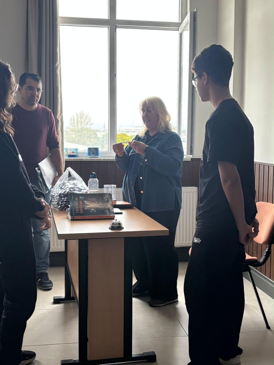 mcfenlisesi's tweet photo. Kutlu doğum haftası kapsamında sınıflarda ödüllü kısa bilgi yarışı yapıldı. Tüm öğrencilerimizin katılımı ile gerçekleşen etkinlikte emek veren öğrencilerimize teşekkür ederiz. https://t.co/E2CQa9P6AK