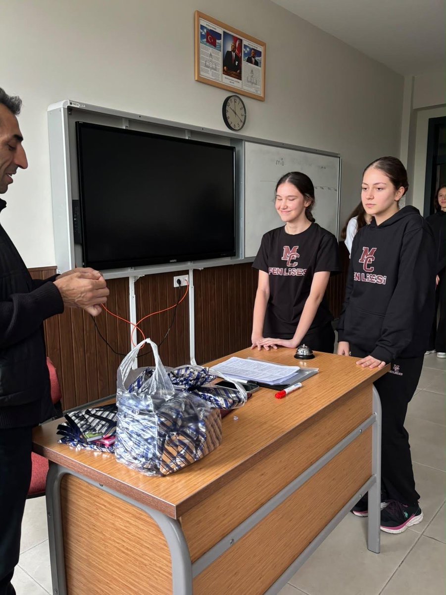 mcfenlisesi's tweet photo. Kutlu doğum haftası kapsamında sınıflarda ödüllü kısa bilgi yarışı yapıldı. Tüm öğrencilerimizin katılımı ile gerçekleşen etkinlikte emek veren öğrencilerimize teşekkür ederiz. https://t.co/E2CQa9P6AK