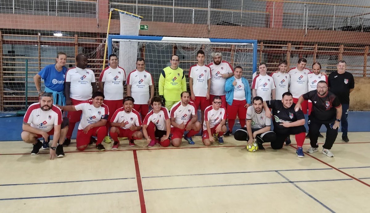 AFeddig2008's tweet photo. Esta tarde se ha organizado el segundo memorial de fútbol sala Geovanny González (padre de los deportistas David y Benjamín) dentro del pabellón del centro deportivo de la Universidad Carlos III de Getafe.
¡Muchas gracias a nuestros amigos de Arganda Futsal por participar! https://t.co/N3VOeVOtE1