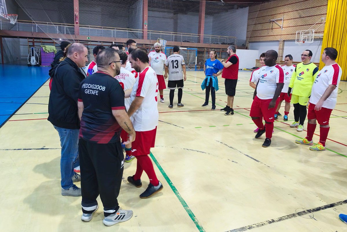 AFeddig2008's tweet photo. Esta tarde se ha organizado el segundo memorial de fútbol sala Geovanny González (padre de los deportistas David y Benjamín) dentro del pabellón del centro deportivo de la Universidad Carlos III de Getafe.
¡Muchas gracias a nuestros amigos de Arganda Futsal por participar! https://t.co/N3VOeVOtE1