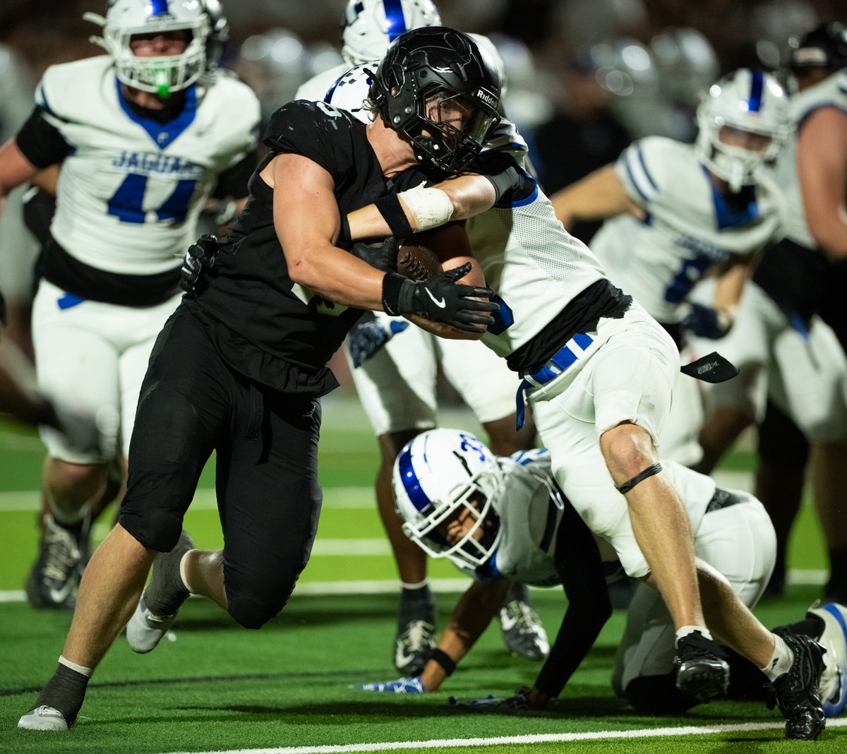 yesanothertweet's tweet photo. A few more frames from last night's game between
@CVjagsfootball
visiting
@DEdgeFootball
. This was full-blown defense slugfest where each team could have scored 2-3 more times each. #azpreps #azprepfootball #highschoolfootball
@JUSTCHILLY
@gridironarizona https://t.co/QDXP1B5oYI