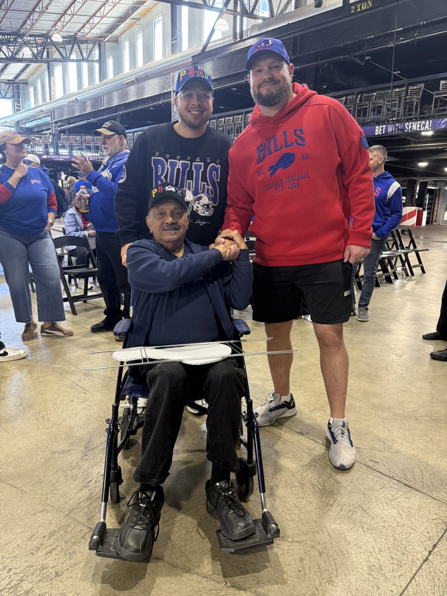TurkLeroy's tweet photo. Mission accomplished! I haven’t seen my dad this happy to see someone in forever!! Thank you @TheJoeMarino https://t.co/ptDMJmnONZ