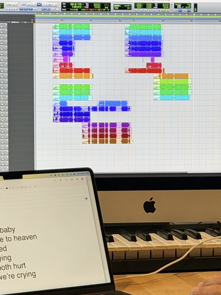 PixieLott's tweet photo. cooking up something heheh https://t.co/lOFzgExjxu