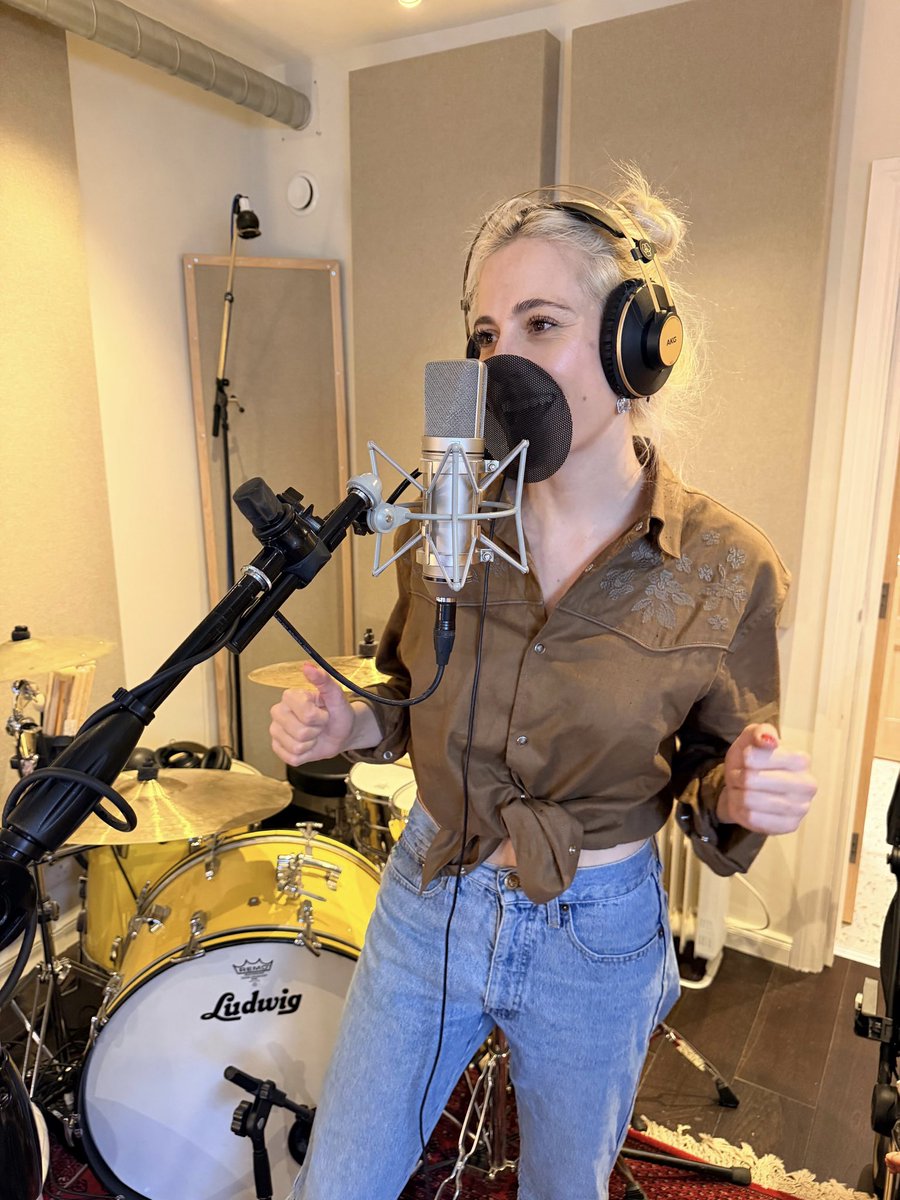 PixieLott's tweet photo. cooking up something heheh https://t.co/lOFzgExjxu