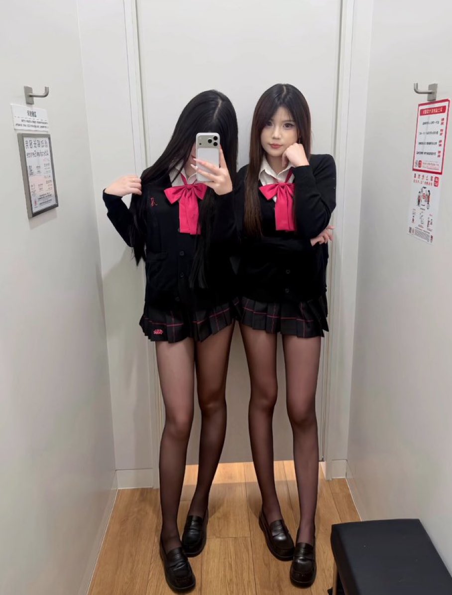 heidi08gi1's tweet photo. 放假了，放飞自我～

有人要锐评我和我闺蜜的福吗（穴脸同框哦🥰🥰）

Luo照  实况！！不要🚪看了别说黑就行！！特别不要乱传 https://t.co/jQsBoynZ0n