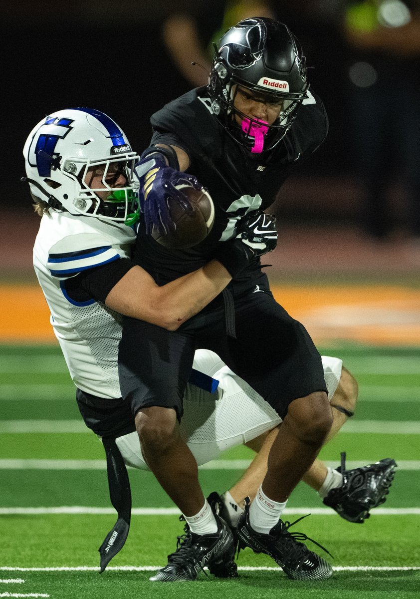 yesanothertweet's tweet photo. A few more frames from last night's game between
@CVjagsfootball
visiting
@DEdgeFootball
. This was full-blown defense slugfest where each team could have scored 2-3 more times each. #azpreps #azprepfootball #highschoolfootball
@JUSTCHILLY
@gridironarizona https://t.co/QDXP1B5oYI