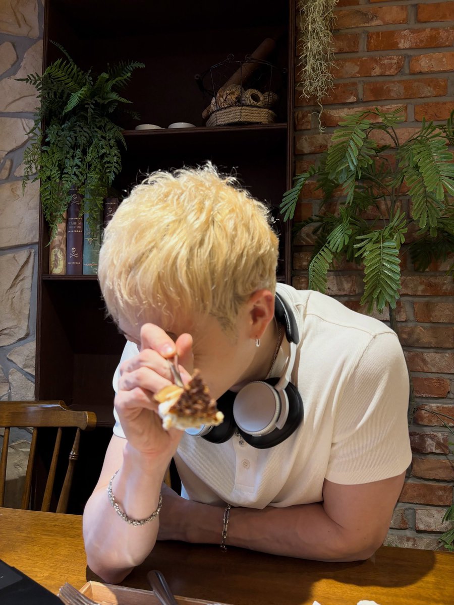 rapgodchangbinn's tweet photo. con razon https://t.co/rIPDcuXIO7