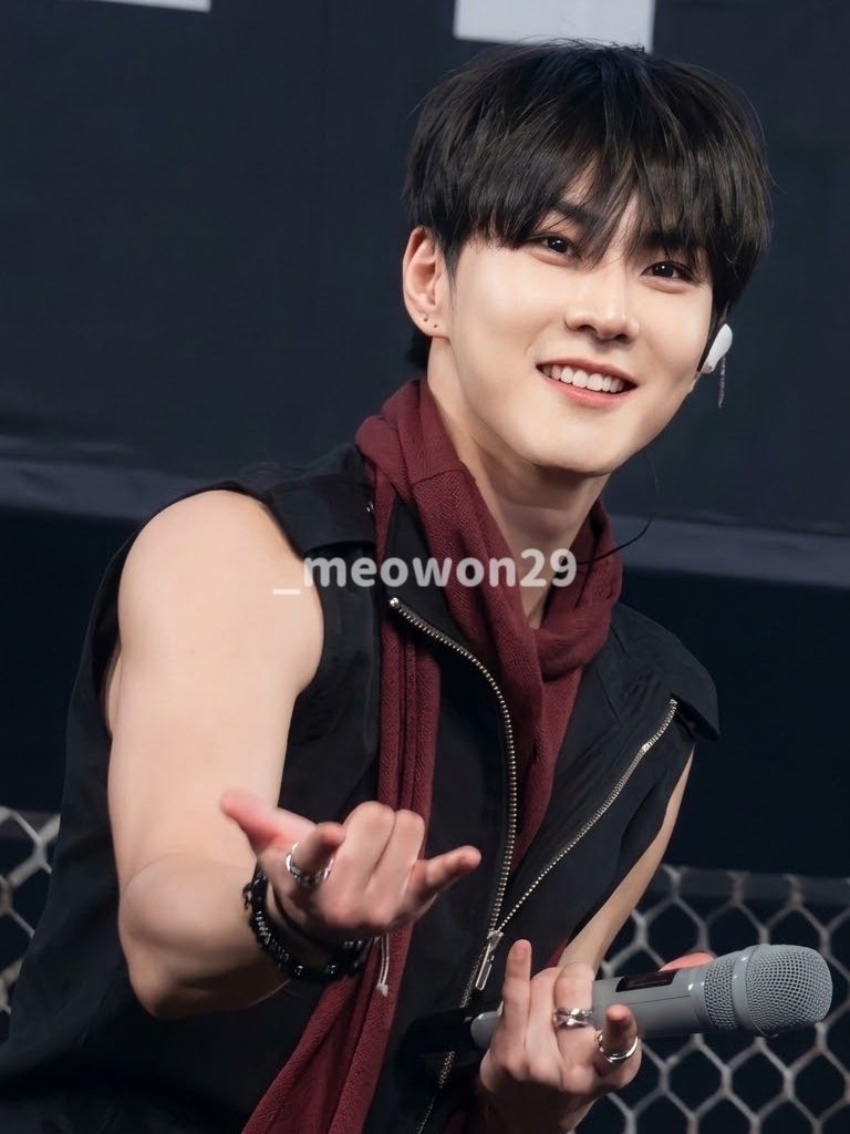 _meowon29's tweet photo. 260904 쇼케이스 정원

​스파이더맨 🕸️

#ENHYPEN #JUNGWON #엔하이픈 #정원 #ジョンウォン https://t.co/wa4jouGSue