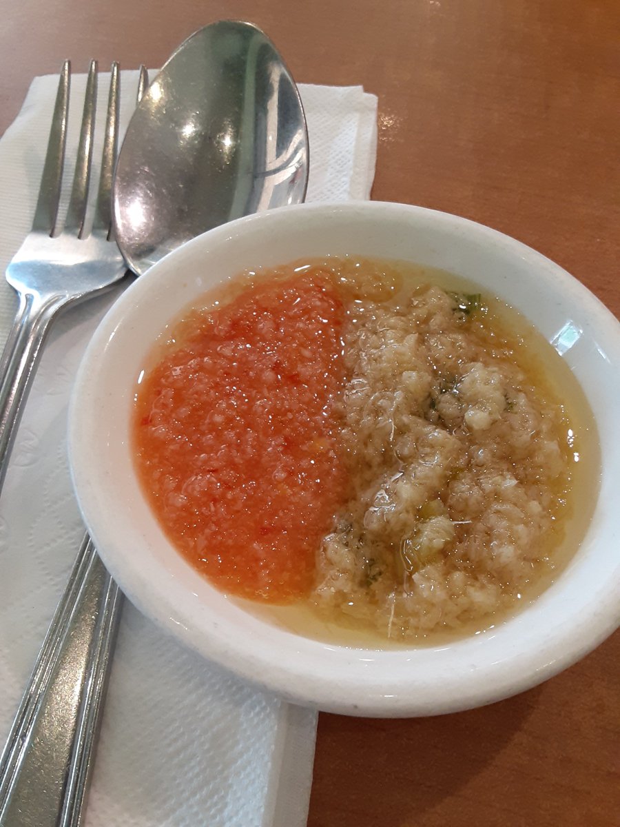 QKwoIurO9x1WiHn's tweet photo. Asians' budget-friendly family restaurant
PHO 呷飽 #JIABA
#Ontario 🇨🇦 Toronto
Here is really 呷飽
#PHO bánh-phở 🍜 🐄 regular-size
I ate 70%
Add few $ for a larger bowl
海南雞飯
Ginger oil
Pink sauce is same as we had in old Saigon
salty
sweet
mild hot
https://t.co/0zMmkgGi2g https://t.co/6rZ0RtAOCL