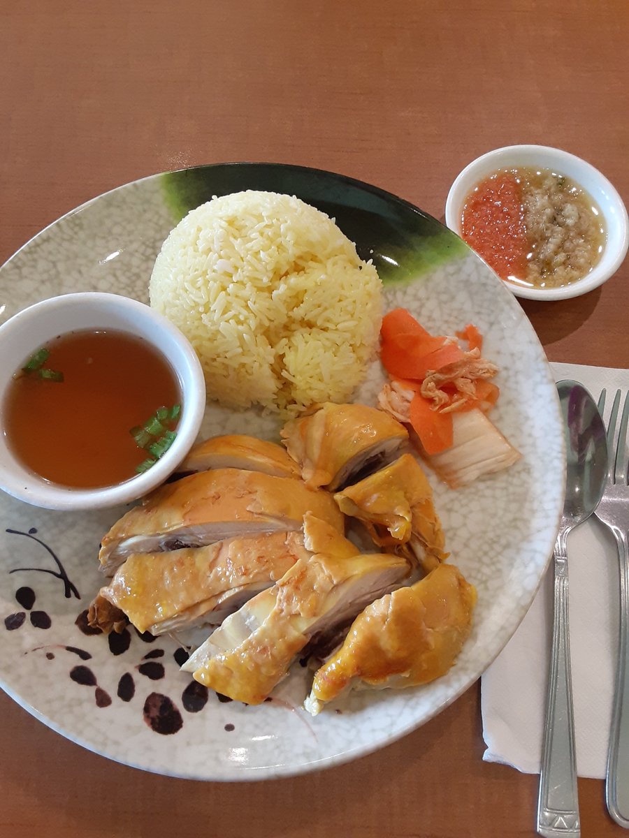 QKwoIurO9x1WiHn's tweet photo. Asians' budget-friendly family restaurant
PHO 呷飽 #JIABA
#Ontario 🇨🇦 Toronto
Here is really 呷飽
#PHO bánh-phở 🍜 🐄 regular-size
I ate 70%
Add few $ for a larger bowl
海南雞飯
Ginger oil
Pink sauce is same as we had in old Saigon
salty
sweet
mild hot
https://t.co/0zMmkgGi2g https://t.co/6rZ0RtAOCL