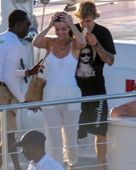 Judithbbym's tweet photo. Hailey Bieber live on instagram revealed that she has moved out of she and Justin biebers home few hours after he was seen kissing Selena Gomez in a beach in Ibiza 💔

“Justin has always been obsessed with Selena Gomez but going as far as cheating on me with her is unacceptable I literally have his child I’m hurt… I just have to move out of our home I need some time to clear my head. 💔