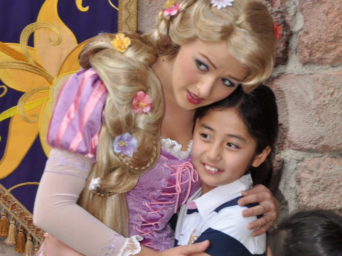 sserapics's tweet photo. Rapunzel with Yunjin vs Yunjin now rapunzel https://t.co/fDmWJe6CGR