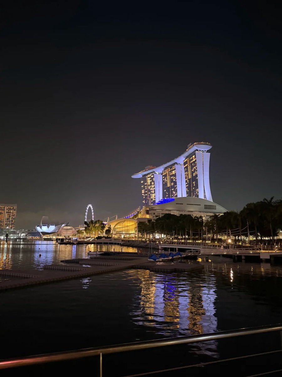 Fairy_Nim20's tweet photo. The scenery is at its most beautiful at night, when there is no one around https://t.co/nJLGqLlmoM