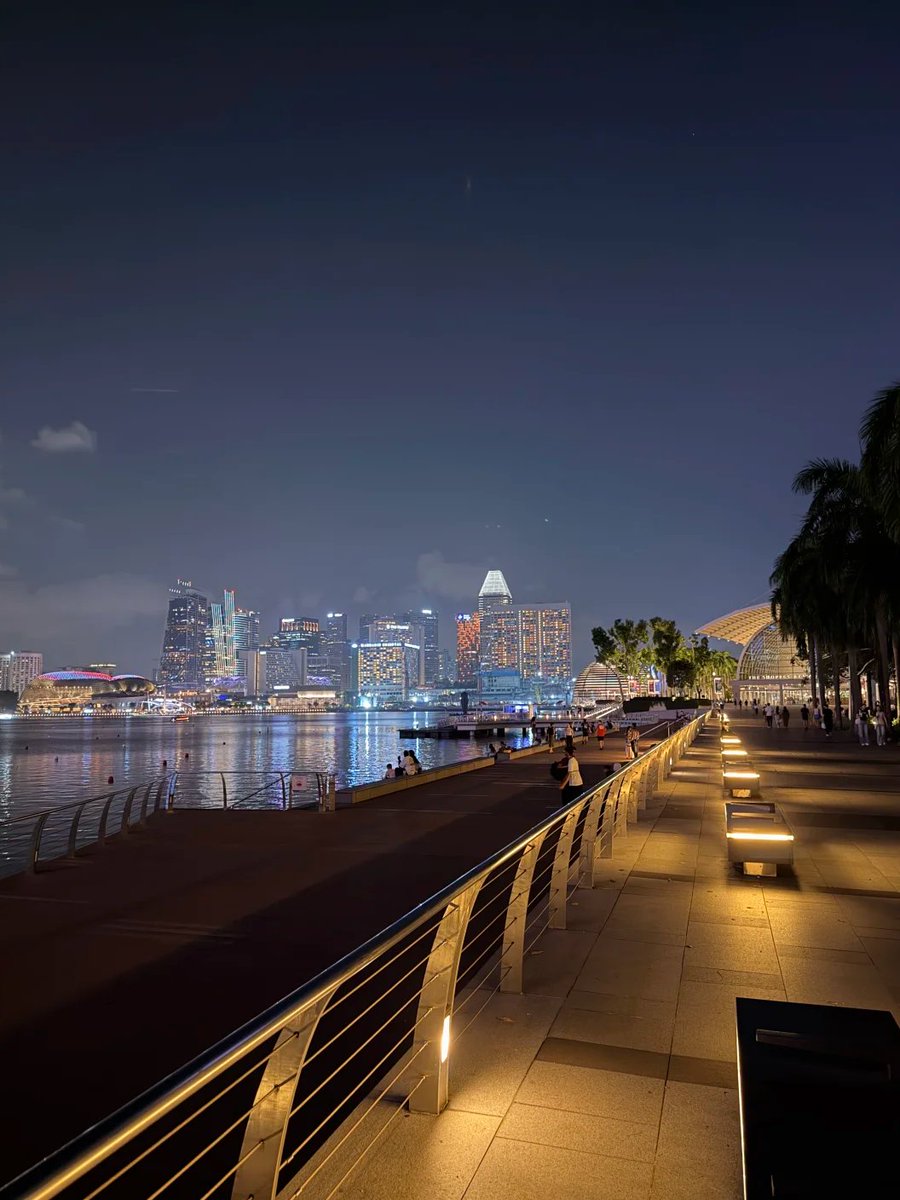 Fairy_Nim20's tweet photo. The scenery is at its most beautiful at night, when there is no one around https://t.co/nJLGqLlmoM