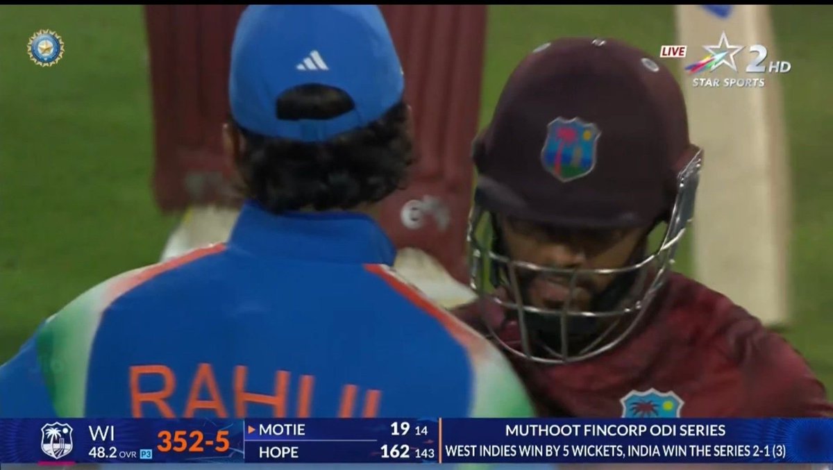 mufaddal_vohra's tweet photo. KL Rahul congratulating Shai Hope. https://t.co/TOgU5sNwa9