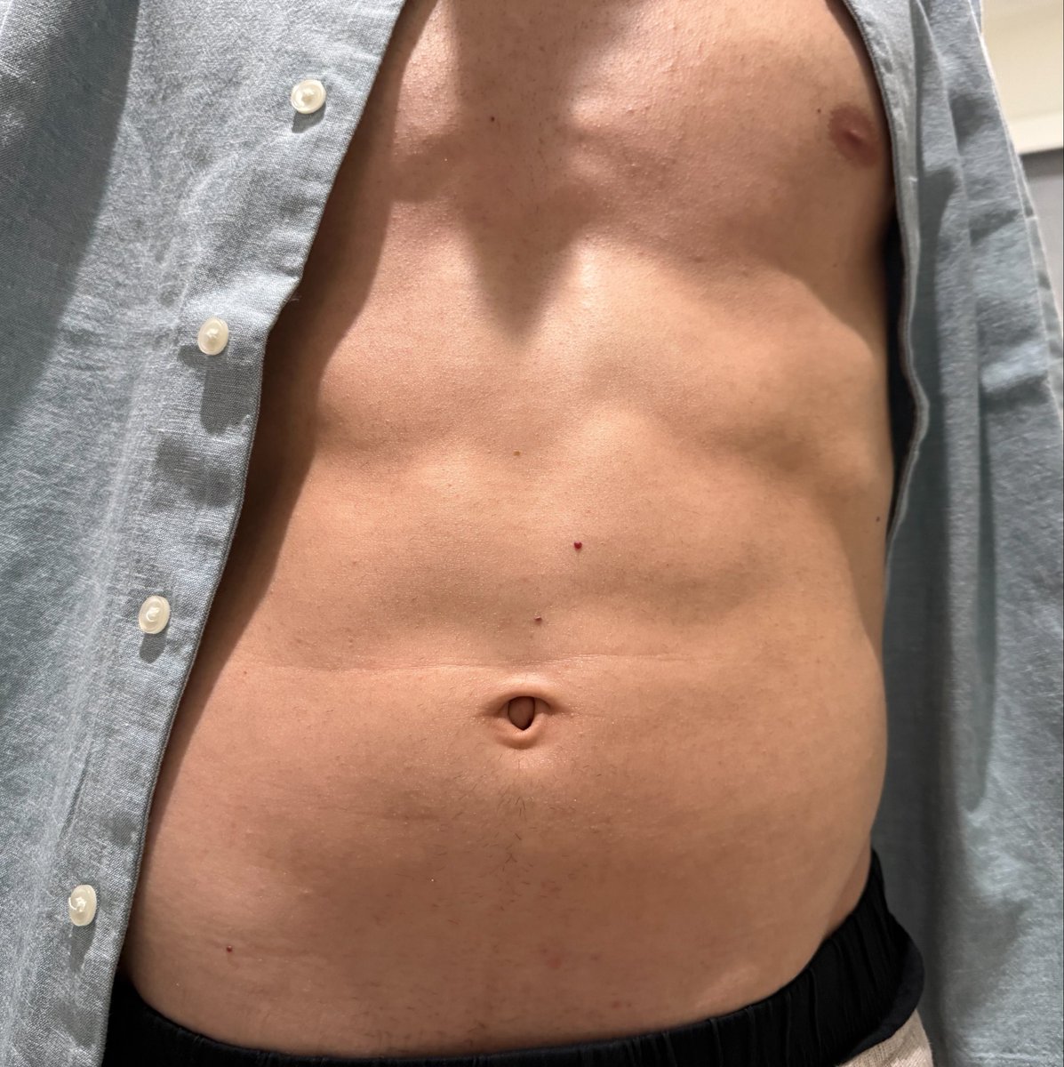 SwirlyDude's tweet photo. Lighting was good on the #abs here :) https://t.co/kpGTWzCm77