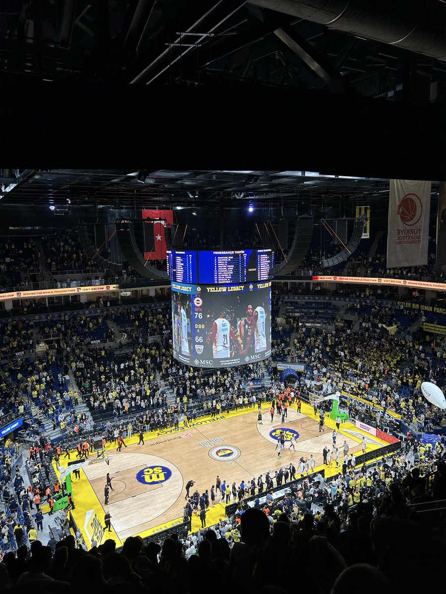 mertblgc35's tweet photo. Sevdik seni her şeyden çok…💛💙 https://t.co/1y6gPQCTia