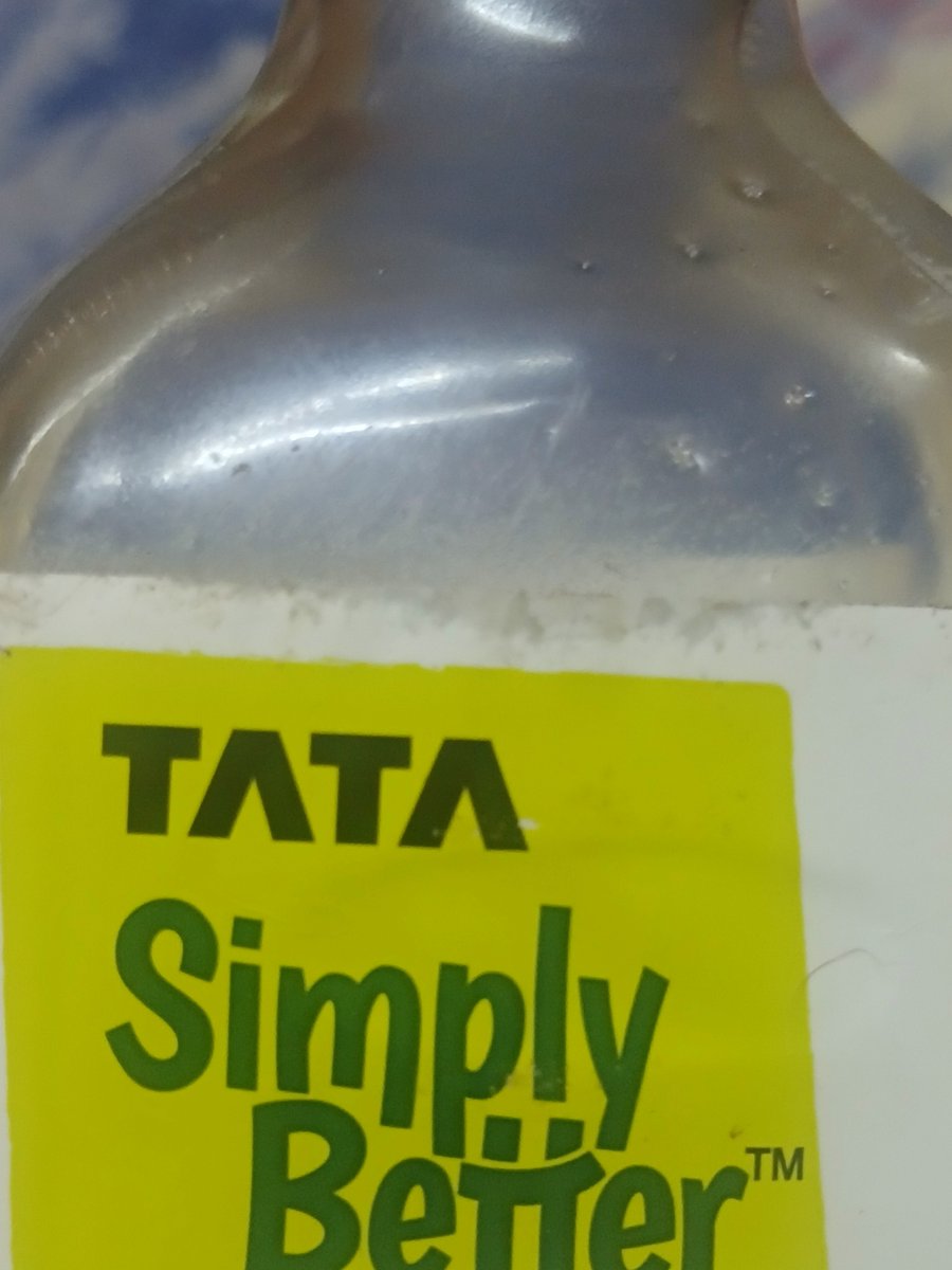 jaiswal_shitla's tweet photo. @Swiggy @TATASimplyBeter @TataCompanies 
Order id by Swiggy Instamart 250010386966727 Virgin Coconut Oil 
अभी-अभी हमने ये ऑर्डर रिसीव किया दोस्तों पर ये इतने गंदे हालत में था क्या ही कहूं. हमें लगता है कि इनके ऑनलाइन डिलिवरी वाले स्टोर काफी Unhygienic तरीके से सामान को रखते हैं. https://t.co/SnW2QWUcfl