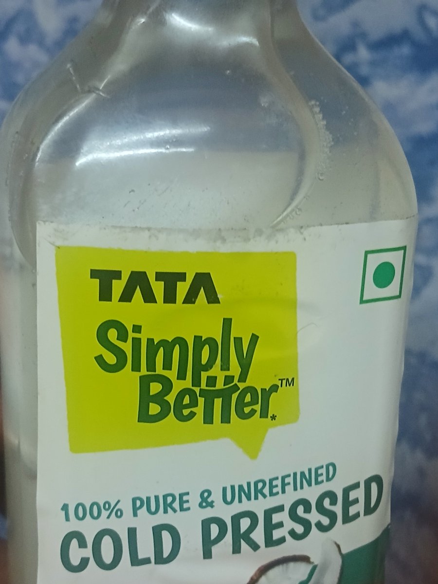 jaiswal_shitla's tweet photo. @Swiggy @TATASimplyBeter @TataCompanies 
Order id by Swiggy Instamart 250010386966727 Virgin Coconut Oil 
अभी-अभी हमने ये ऑर्डर रिसीव किया दोस्तों पर ये इतने गंदे हालत में था क्या ही कहूं. हमें लगता है कि इनके ऑनलाइन डिलिवरी वाले स्टोर काफी Unhygienic तरीके से सामान को रखते हैं. https://t.co/SnW2QWUcfl