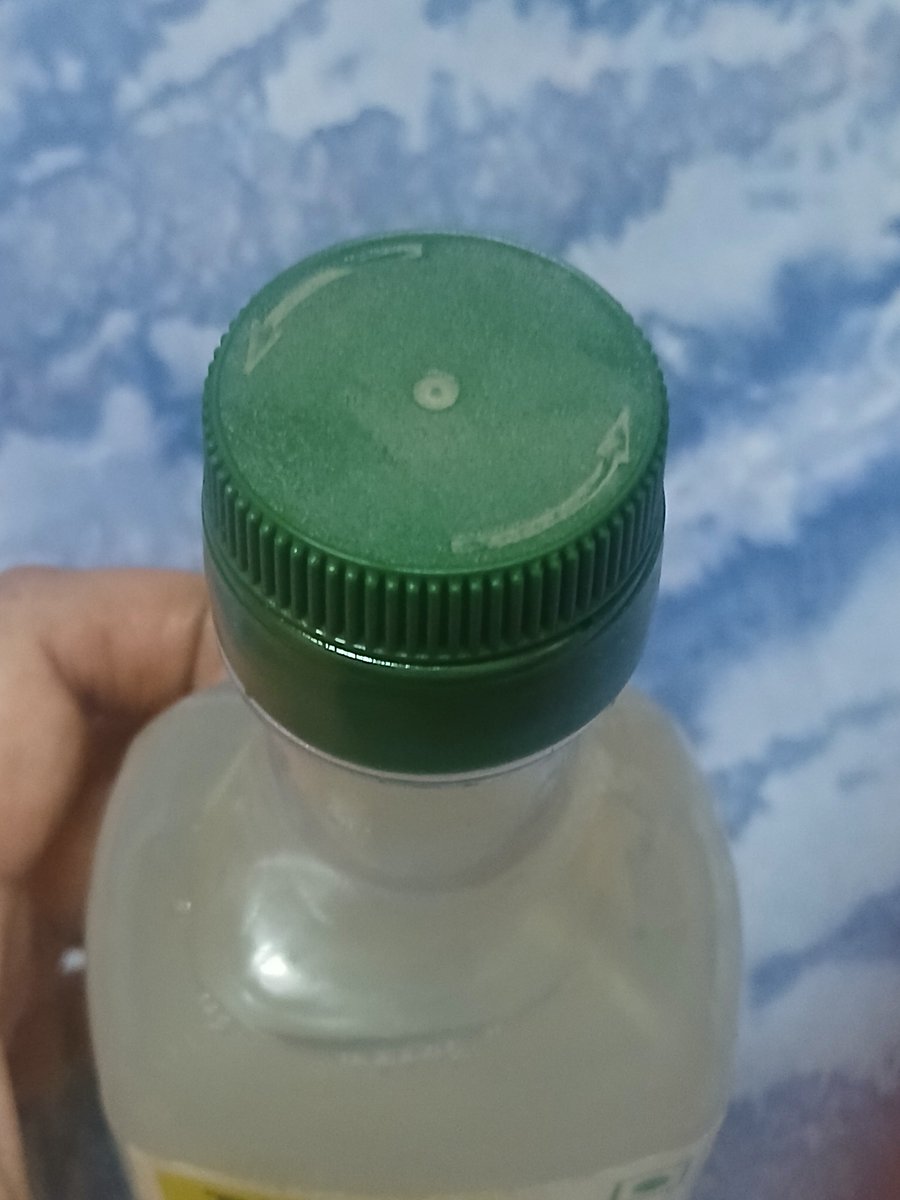 jaiswal_shitla's tweet photo. @Swiggy @TATASimplyBeter @TataCompanies 
Order id by Swiggy Instamart 250010386966727 Virgin Coconut Oil 
अभी-अभी हमने ये ऑर्डर रिसीव किया दोस्तों पर ये इतने गंदे हालत में था क्या ही कहूं. हमें लगता है कि इनके ऑनलाइन डिलिवरी वाले स्टोर काफी Unhygienic तरीके से सामान को रखते हैं. https://t.co/SnW2QWUcfl