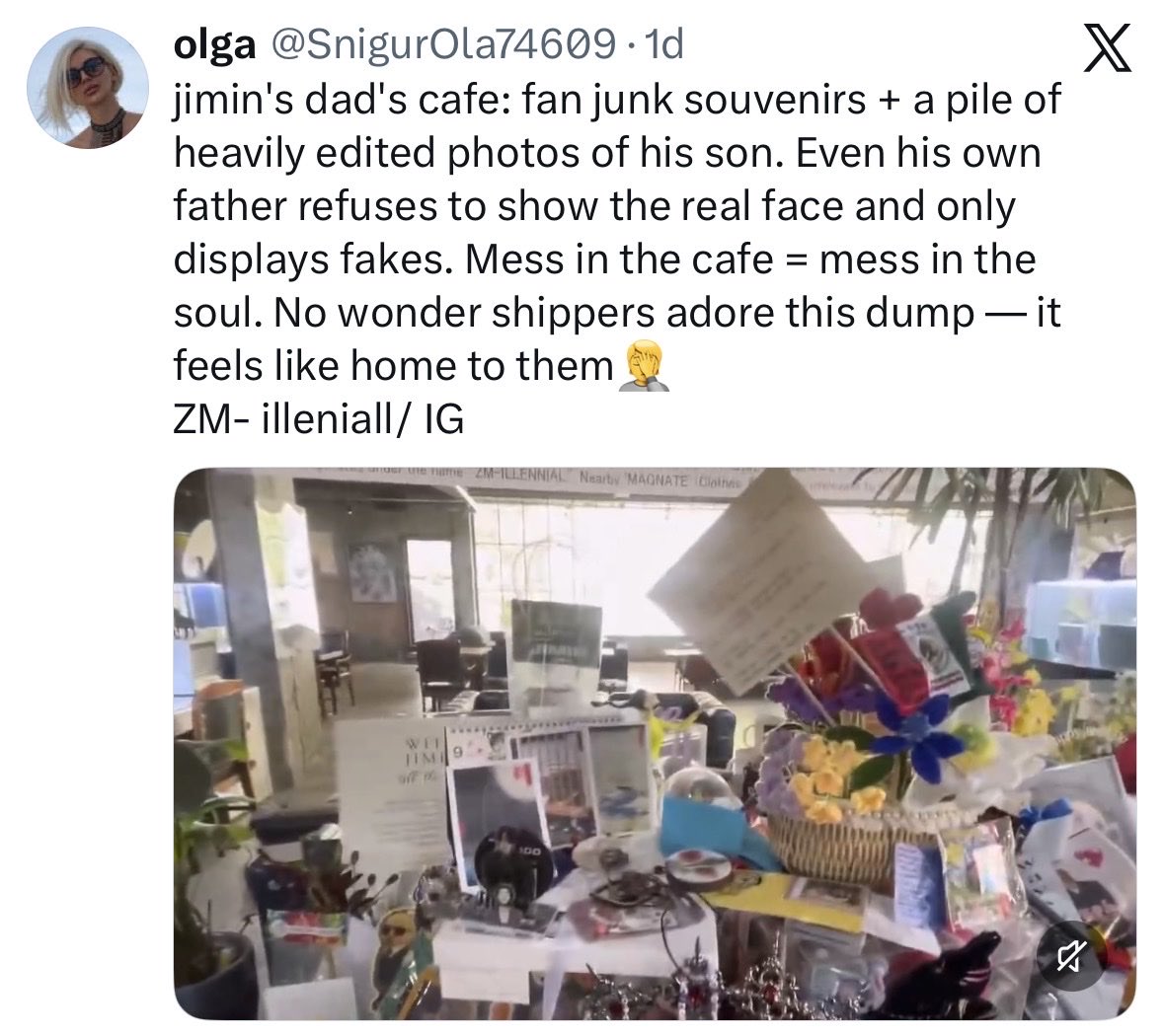 Jiminreport_'s tweet photo. jungkook solos are throwing a whole tantrum because 🐥  pictures are in his own family’s café. the projection and personal insecurities behind this are so obvious. there is nothing unusual about a father proudly displaying pictures of his son. please report and block.

🔗 https://t.co/lW6YOU9LCB 
permanent: https://t.co/M15anjeZdE