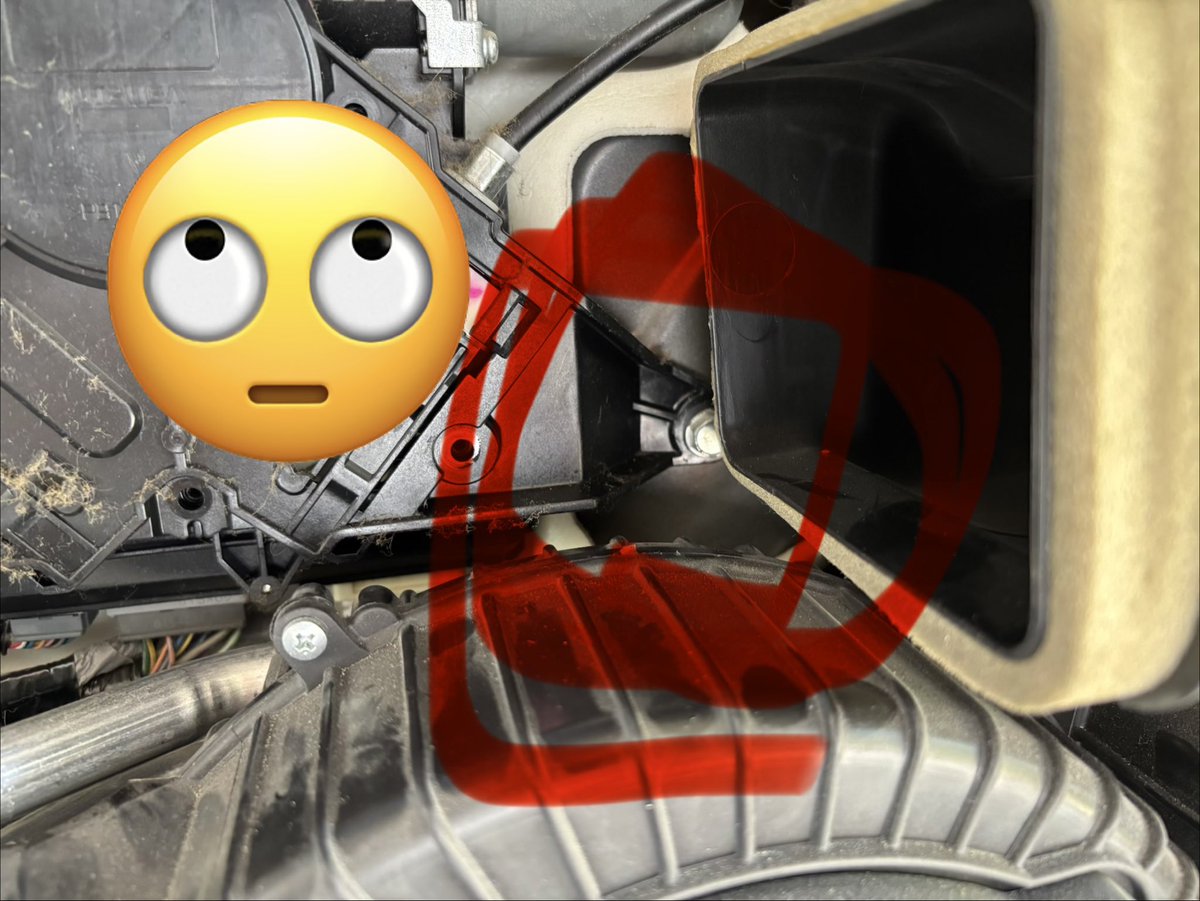 JonBrassow's tweet photo. WTF @Honda !
Your sliding door cables break - fine.  But you had to make this AC junction so it is impossible to get at the bolt? https://t.co/aZ7gziVeUv