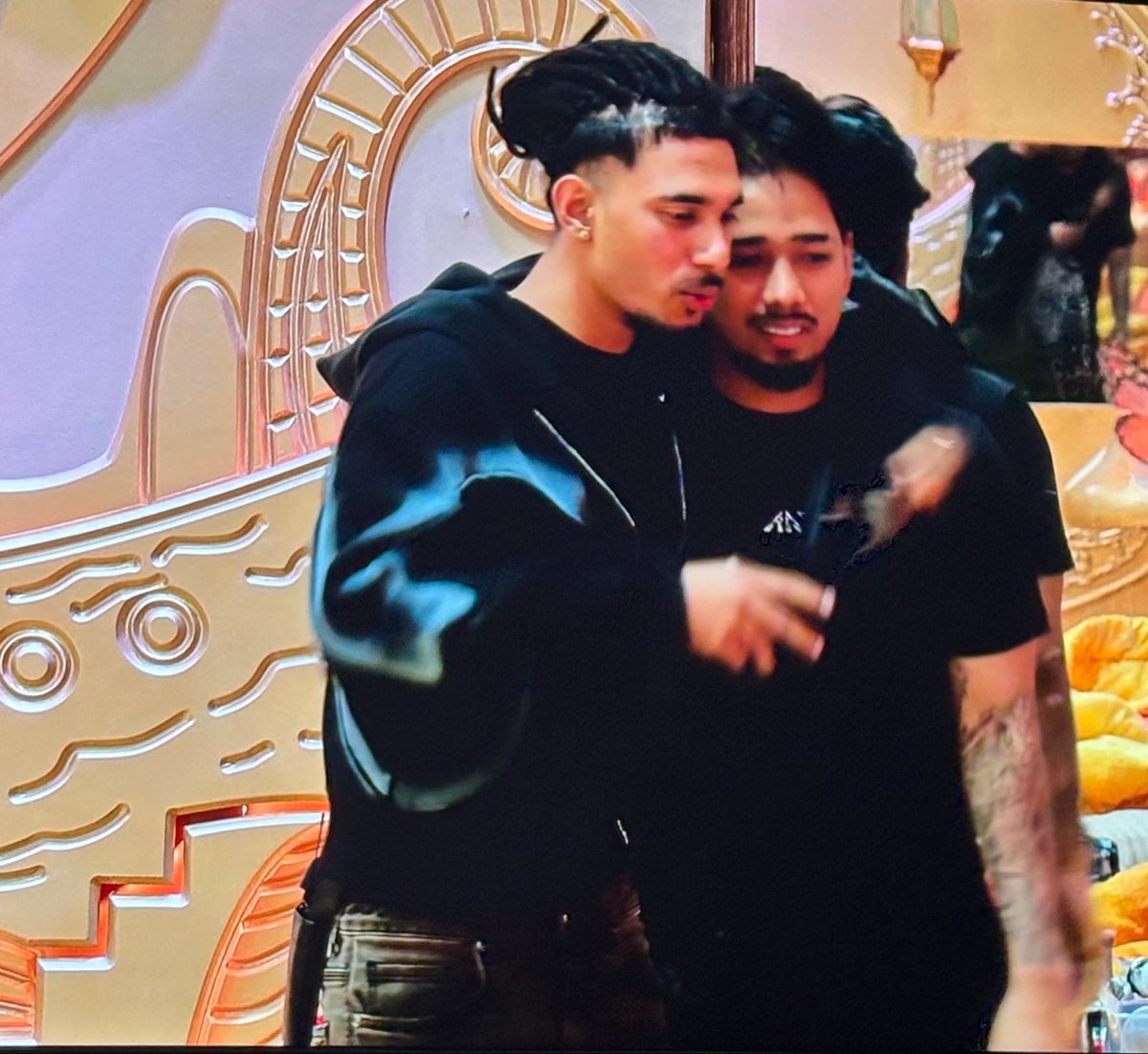 vaselineexe's tweet photo. Why whole weekend ka vaar revolves around #ScoutOP &amp; #YungDSA 

#BB20 #BiggBoss20 #QaziTouqeer 
#ArishfaKhan https://t.co/mRnvih6aWL