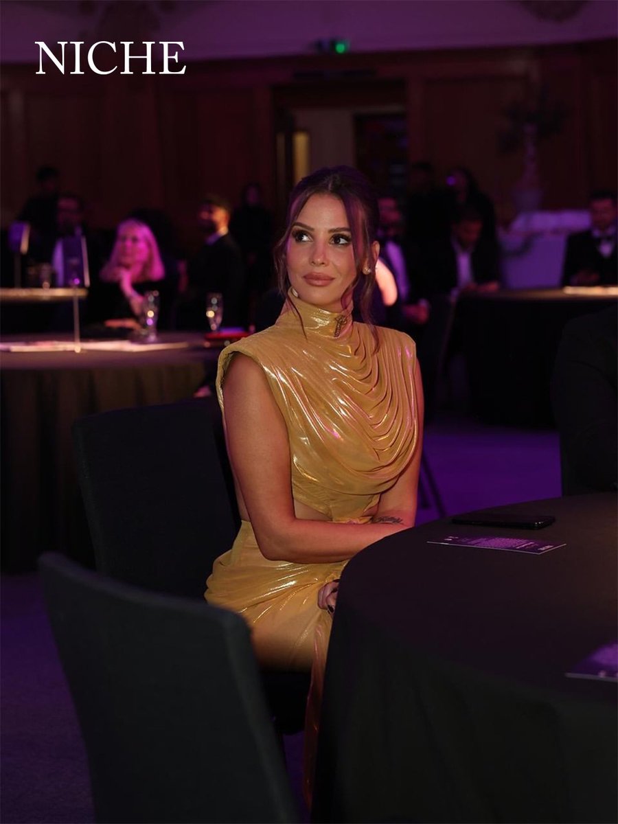 EmanElAssi's tweet photo. تكريم النجمة ❤️ إيمان العاصي ❤️ في حفل Niche Awards UK  2026

✨Icon of beauty 👑❤️🧿🌍😘

#EmanElassi #eman_elassi  #إيمان_العاصي 
#أميرة_الدراما #emanelassiofficialpage https://t.co/qf5748fRQ4