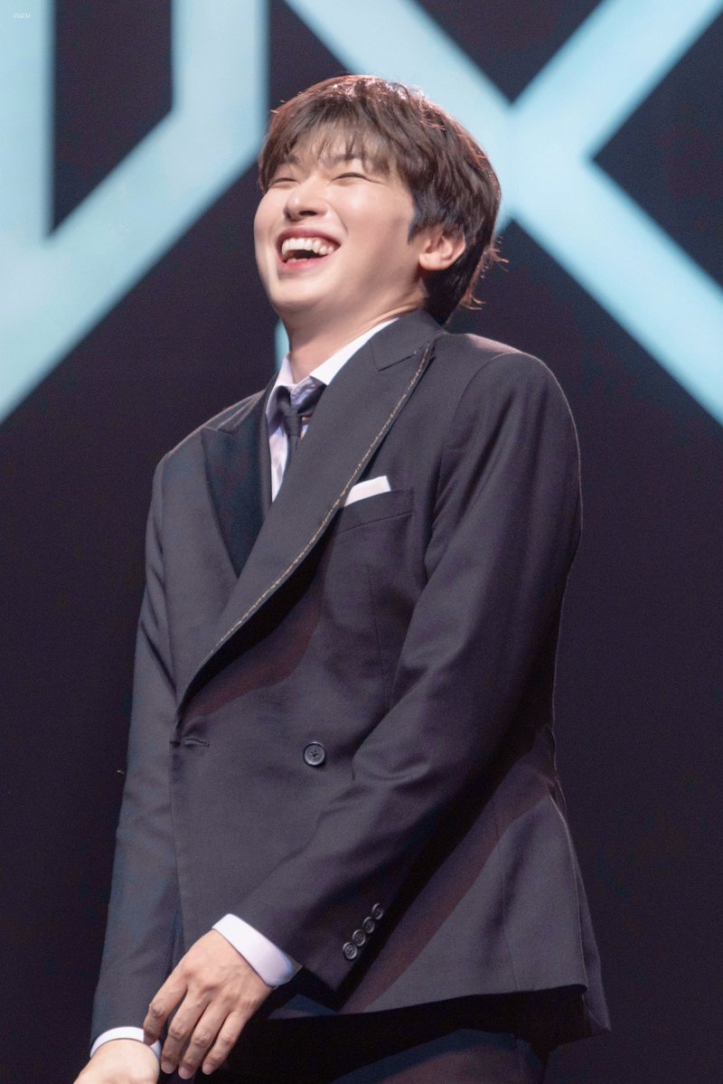 eueu_pics's tweet photo. 261003 미라클라스 콘서트 
<2026 GLORY_고양> #박강현

    공쥬 포즈하고선 꺄르륵 웃어버리기 -`ღ´- https://t.co/SLHuDQZd4E