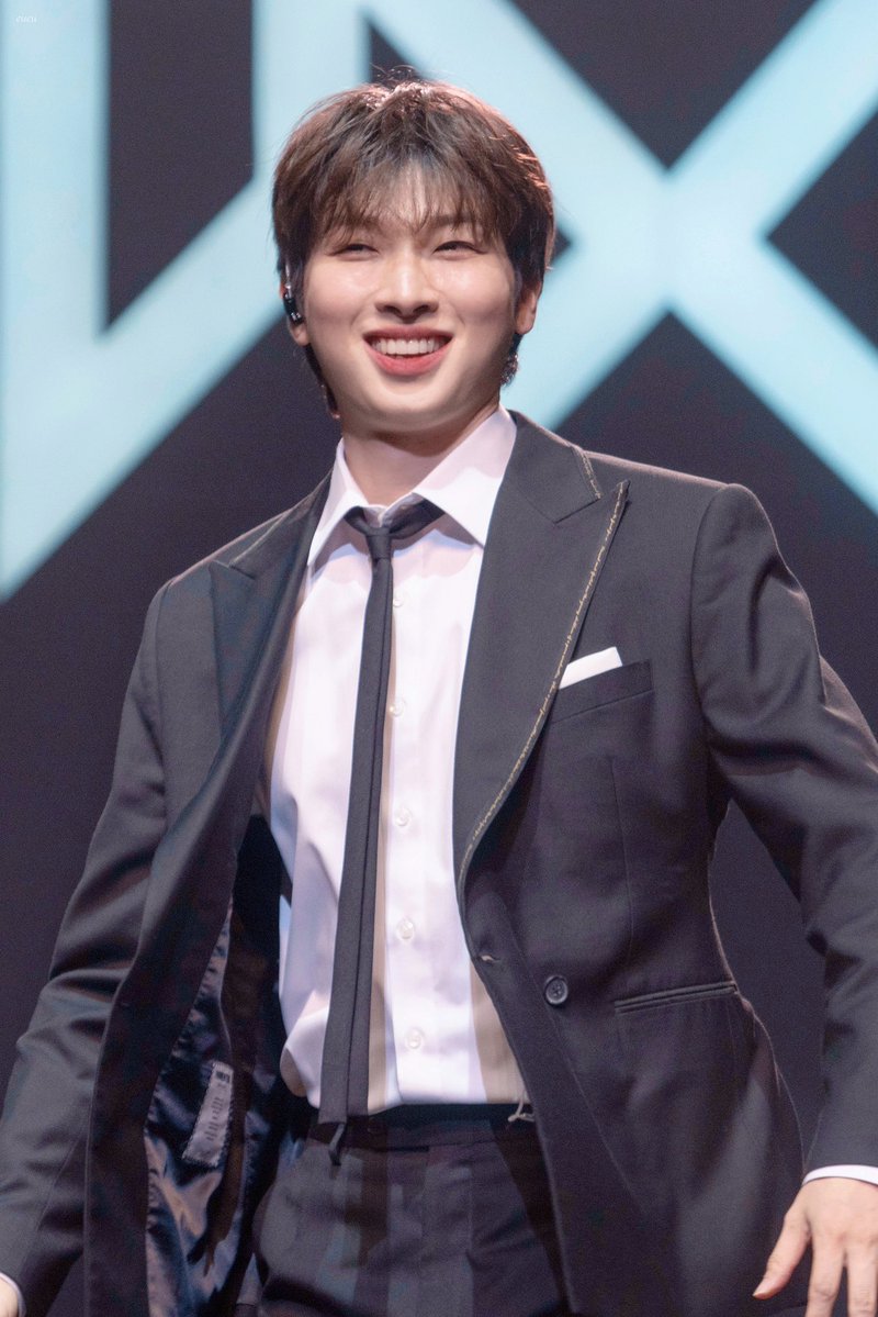 eueu_pics's tweet photo. 261003 미라클라스 콘서트 
<2026 GLORY_고양> #박강현

    공쥬 포즈하고선 꺄르륵 웃어버리기 -`ღ´- https://t.co/SLHuDQZd4E