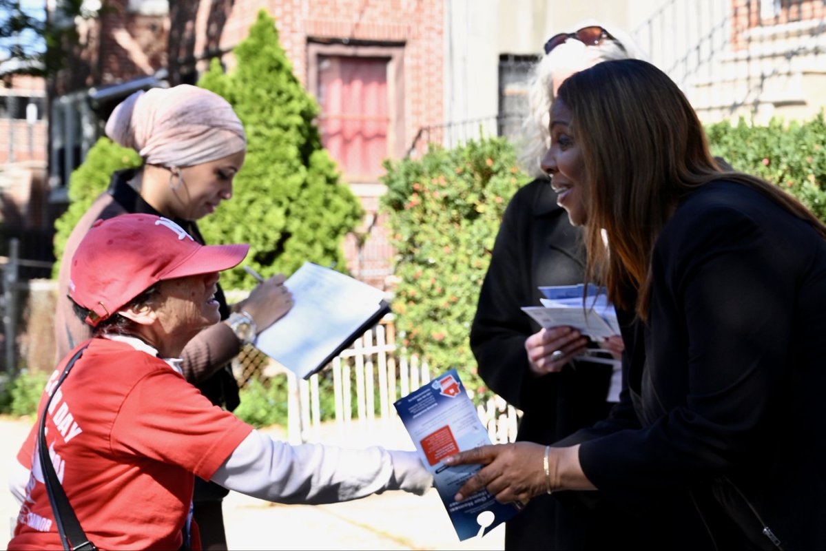 NewYorkStateAG's tweet photo. I was in the Bronx this morning with local officials and a team of volunteers to knock on doors and educate neighbors about deed theft.
Deed theft is a merciless crime, and we’re committed to stopping it in New York. https://t.co/EahPOJ72im