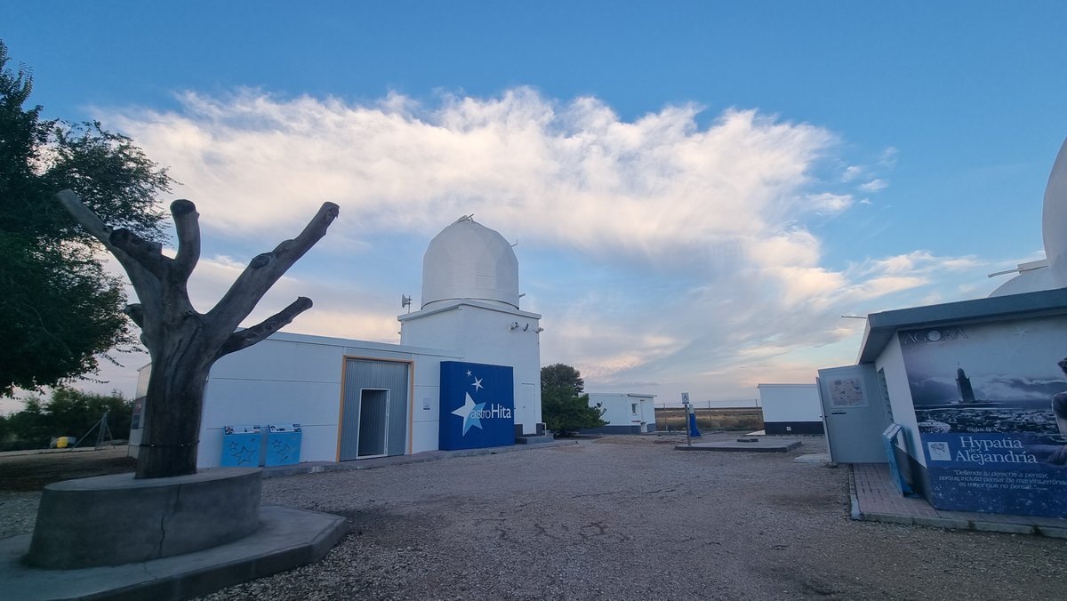 LeoAstronomada's tweet photo. Impresionantes paisajes de #nubes
🌥 
En @AstroHita siempre mirando al cielo incluso de día #meteo #lluvias https://t.co/nc4iPJQ9Jk