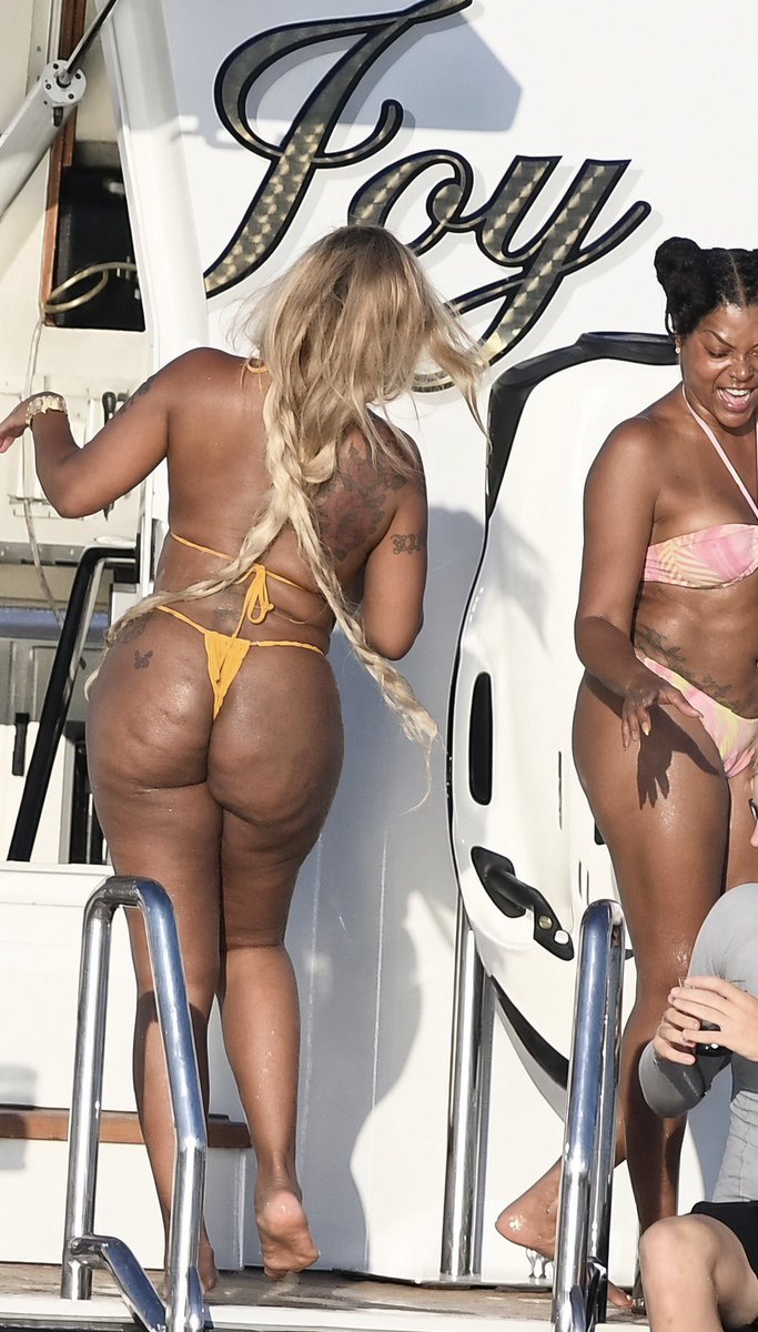 Chippy20Chips's tweet photo. Mary J Blige &amp; Taraji P Henson in Sardinia , Italy 🇮🇹 https://t.co/kuZkjSNIBl