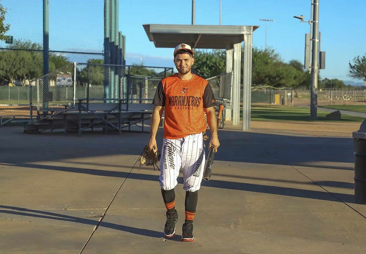 LMPBanamex's tweet photo. ¡Jasson Atondo ya está con @ClubNaranjeros! 🍊

#PretemporadaLMPB⚾️ https://t.co/uIKpEFxZSz