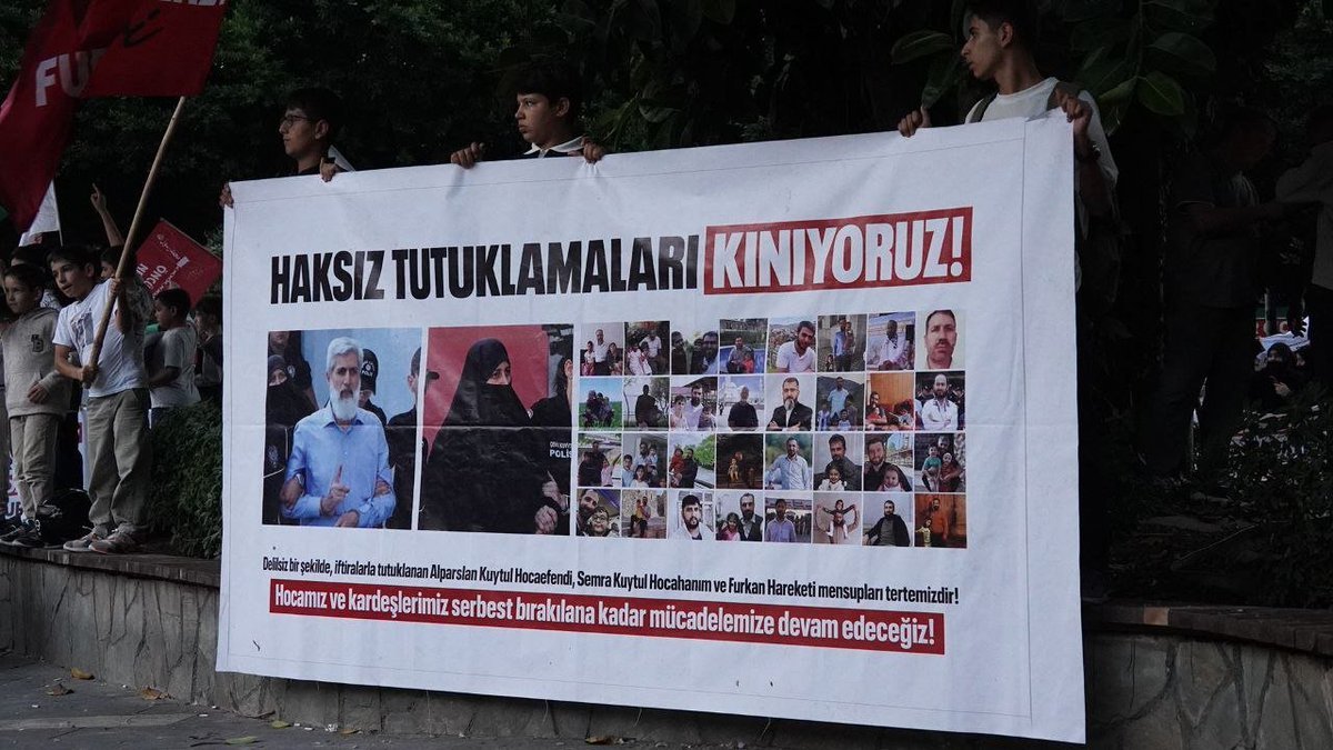 FrknKny_42's tweet photo. Alparslan Kuytul Hocaefendi'nin talebeleri ve sevenleri haksız tutukluluklara karşı Adana İnönü Parkında basın açıklaması ve adalet bekleyişi gerçekleştirdi.

AsılSuçlular Yargılanmıyor
AlparslanHocaya Ozgürlük
SemraHocaya Ozgürlük
ZulmeKarşı Meydanlardayız
Kardeşlerimizi SerbestBırakın