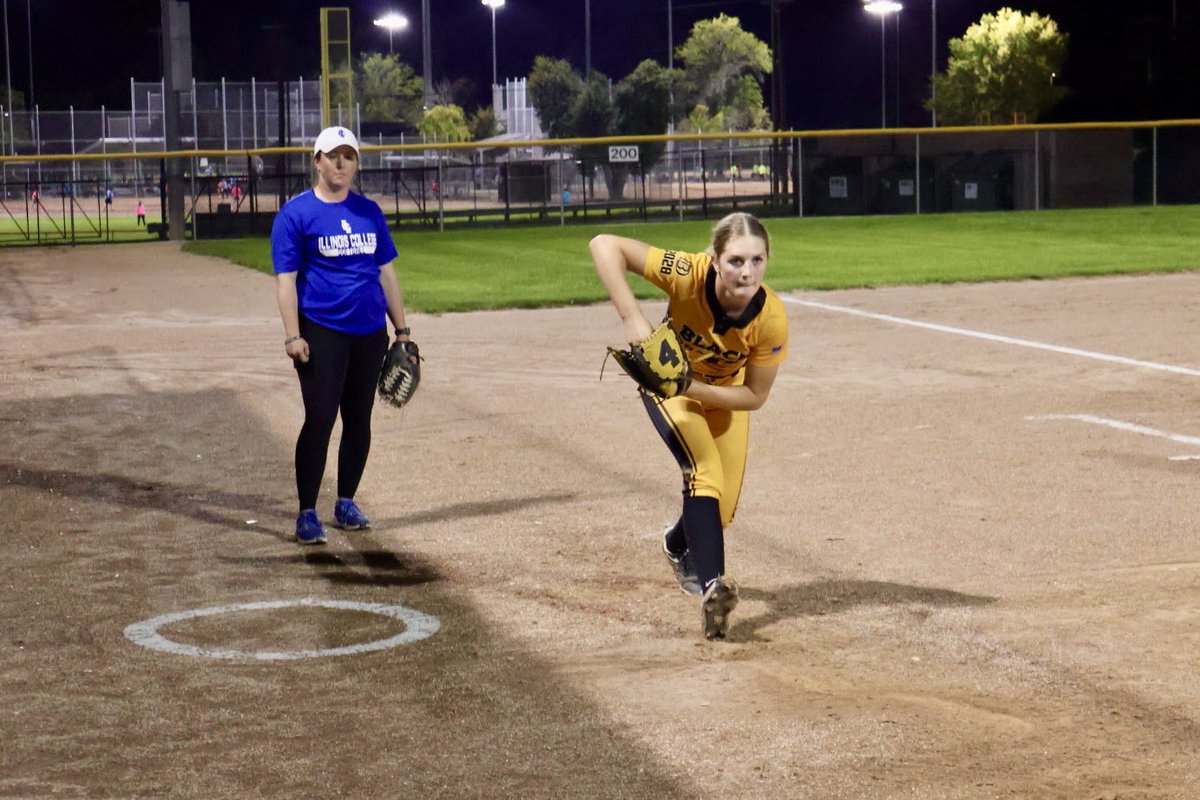 TopGunEvents's tweet photo. 🥎 Camp Day in Kansas! 🎓
The KS College Prospect Series is underway! A huge thank you to our college coaches for sharing their knowledge and creating opportunities for these athletes. 👏
#TopGunEvents #CollegeProspectSeries #EliteFastpitch #CollegeSoftball #SoftballLove https://t.co/0B8Ns0oes7