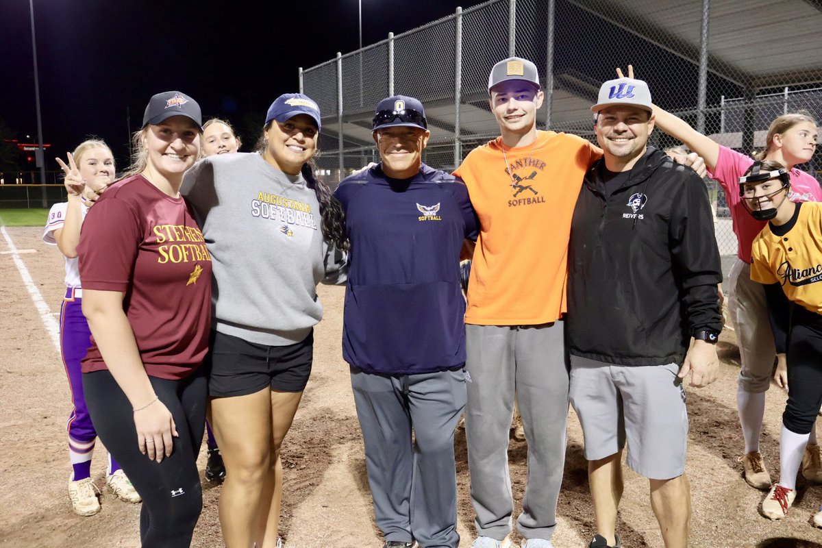 TopGunEvents's tweet photo. 🥎 Camp Day in Kansas! 🎓
The KS College Prospect Series is underway! A huge thank you to our college coaches for sharing their knowledge and creating opportunities for these athletes. 👏
#TopGunEvents #CollegeProspectSeries #EliteFastpitch #CollegeSoftball #SoftballLove https://t.co/0B8Ns0oes7