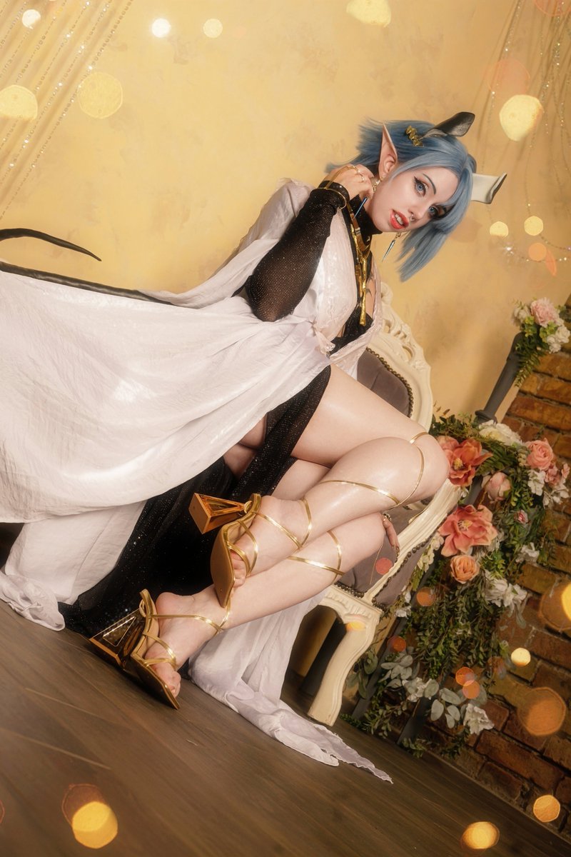 bri_9510's tweet photo. Playable Clementia? Then i share my cosplay as her. 😁 Can't wait to cosplay in her playable dress. 😍
#Arknights #arknightspv #clementia #game https://t.co/n0aaAJ22d6
