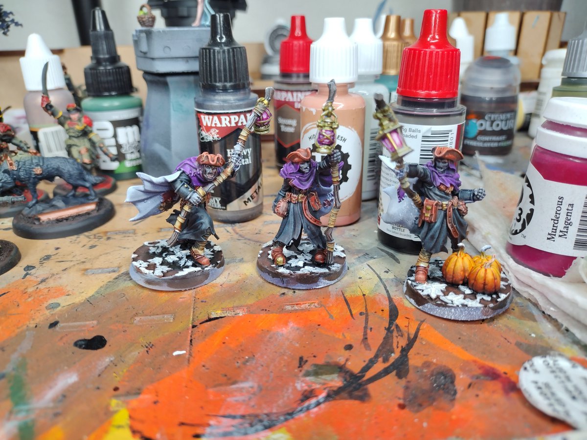 dinomanmatt1987's tweet photo. Working on Grymkin commission today as well as my Khador. Finished painting one Skin and Moans. And getting some others done and try to get the Grymkin glow right. https://t.co/Sdl9oumrVE