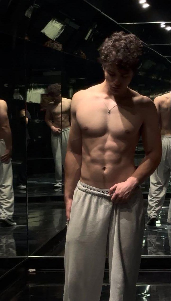 Michael10378373's tweet photo. Admiring his own gorgeous body 🥵🥵 https://t.co/WSaShYHYyg