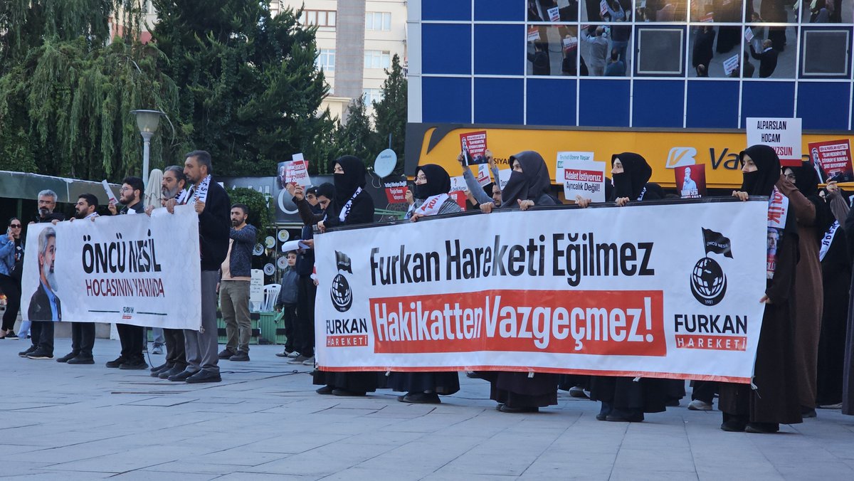 FurkanHareket6's tweet photo. Ankara'da gerçekleştirdiğimiz basın açıklamasıyla haklı davamızı ve duruşumuzu bir kez daha meydanlardan haykırdık! 📢

AsılSuçlular Yargılanmıyor
AlparslanHocaya Ozgürlük
SemraHocaya Ozgürlük
ZulmeKarşı Meydanlardayız
Kardeşlerimizi SerbestBırakın https://t.co/Uj1FgkRJXr