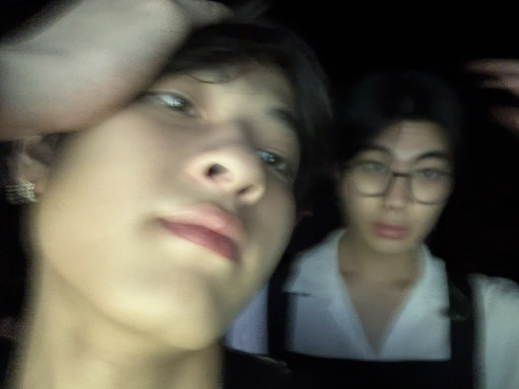 ellmkz's tweet photo. them and their blurred pics >>
#theewave https://t.co/neg0vB6LLs