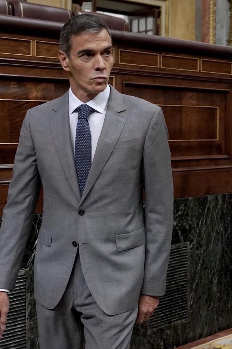 Capitana_espana's tweet photo. Por desahuciar a una señora sacó 2 decretos en 48 horas.

Para Ceuta nos recomendó una playlist y se fue de vacaciones.

Ahora que los decretos no han salido, se ha enfadado… y se ha ido de fin de semana.

Gobernar así es de traca. https://t.co/tJS1ZLH6ST