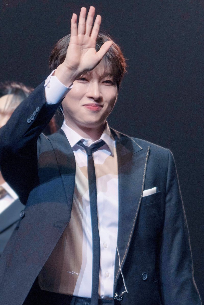 eueu_pics's tweet photo. 261003 미라클라스 콘서트 
<2026 GLORY_고양> #박강현

    𝐼 𝑤𝑖𝑙𝑙 𝑠𝑒𝑒 𝑦𝑜𝑢 𝑎𝑔𝑎𝑖𝑛, 𝑎𝑙𝑤𝑎𝑦𝑠 🙏👋 https://t.co/yT3osLTP1v