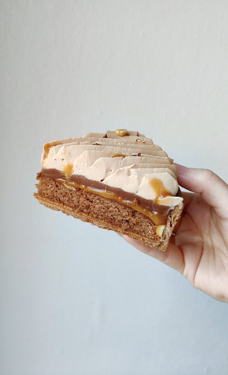 S_Flrs's tweet photo. Tarte façon Snickers ! 👩🏻‍🍳🍫🥜

Ça fait un moment que j'avais cette tarte en tête et elle est incroyable, comme je l'imaginais ! https://t.co/nIzrLVGyp3