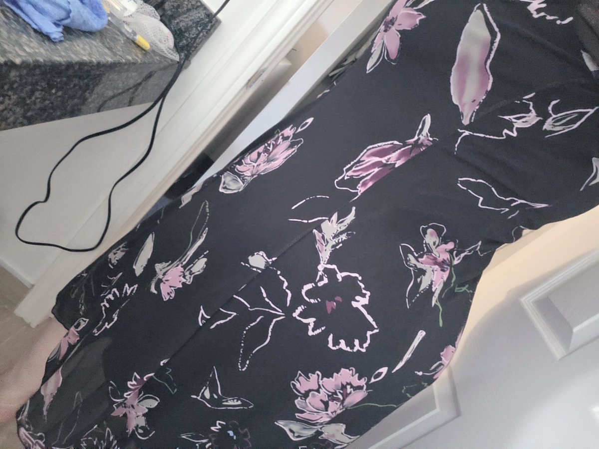 Sareniia's tweet photo. Havent worn a dress in 13 years 🙈 https://t.co/uwA8kOaVdb