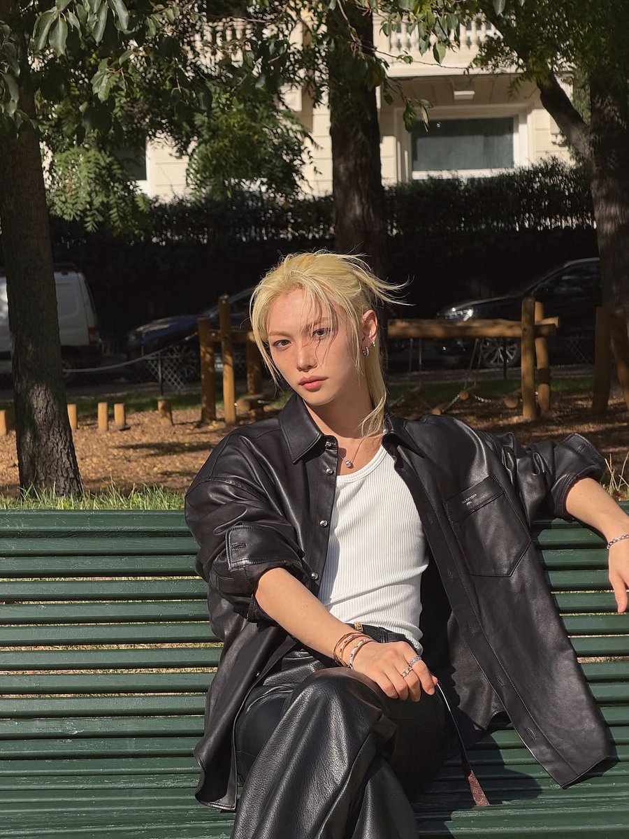 FLXCentral's tweet photo. 📸 [261003] #FELIX @ yong.lixx new Instagram update 

Day 3 💛💛💛🫰 @ nicolasghesquiere @ louisvuitton # LVSS27 # NicolasGhesquiere # LouisVuitton # stay # felix

FELIX ICÔNE DE LA MODE
#FELIXxLVSS27 #FELIX 
@LouisVuitton https://t.co/YqrU6h84Y0