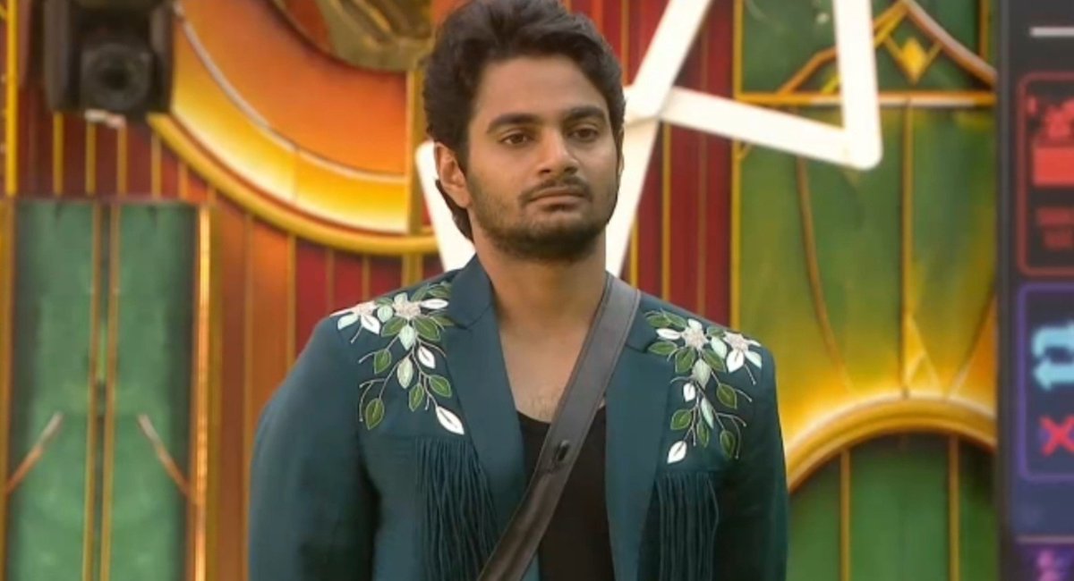 venkatbathula19's tweet photo. Mistake or Miscommunication ha ani Host annisarlu Adigina Nuvvu ekkada ventane Mistake Antavemo ani Bhaya paddanu @RohitNaiduPatnm Bro ,, Thappu Cheyyanappudu evadiki bhayapadalsina Pani ledu,,, Miscommunication ane Cheppav That's You,That's Y I'm Your Fan👏👏
#BiggBossTelugu10 https://t.co/vuPNDh9Y0w